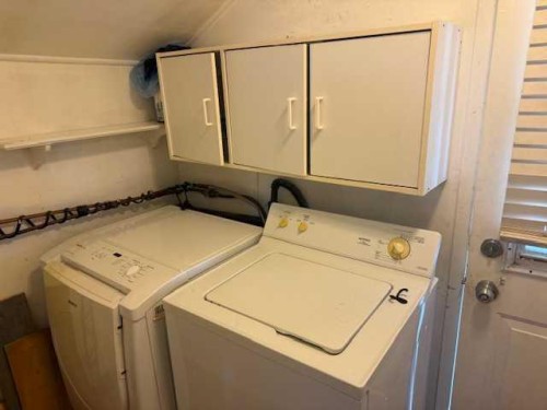 899 3 Avenue West, Drumheller, AB - Indoor Photo Showing Laundry Room