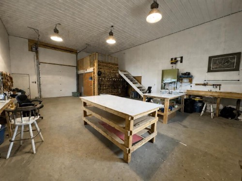 162 Hays Rd 30 N, Hays, AB - Indoor Photo Showing Garage