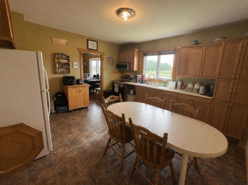 162 Hays Rd 30 N, Hays, AB - Indoor Photo Showing Dining Room