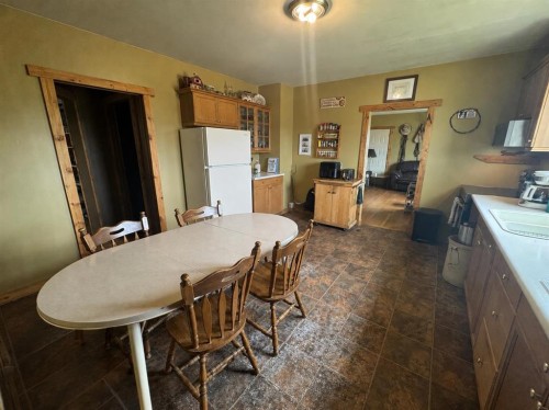 162 Hays Rd 30 N, Hays, AB - Indoor