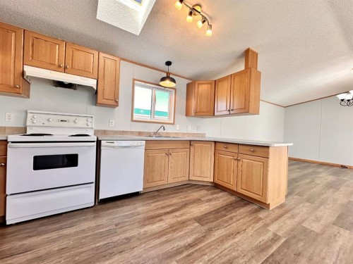 318-349 Railway Avenue, Duchess, AB 