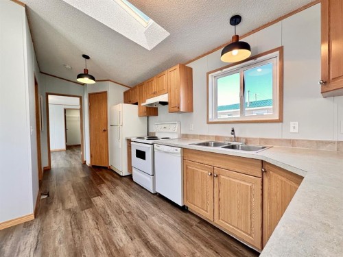 318-349 Railway Avenue, Duchess, AB 