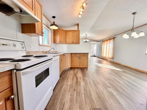 318-349 Railway Avenue, Duchess, AB 