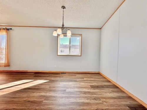 318-349 Railway Avenue, Duchess, AB 
