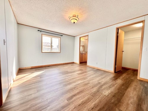 318-349 Railway Avenue, Duchess, AB 