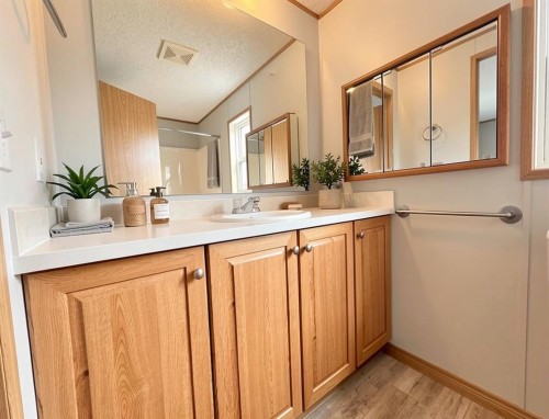 318-349 Railway Avenue, Duchess, AB 
