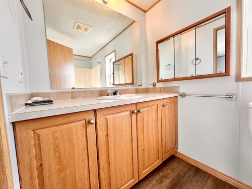 318-349 Railway Avenue, Duchess, AB 