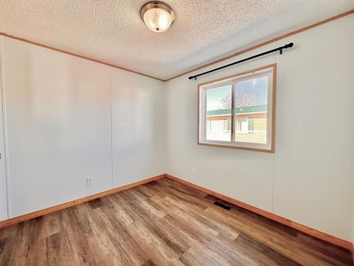 318-349 Railway Avenue, Duchess, AB 