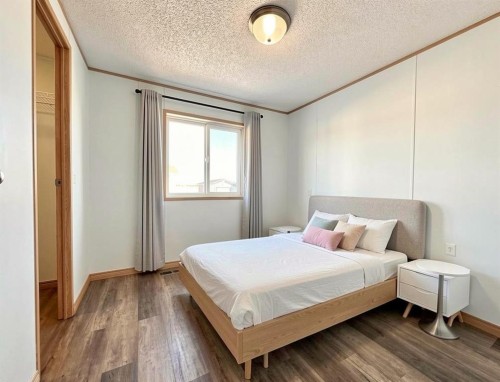 318-349 Railway Avenue, Duchess, AB 