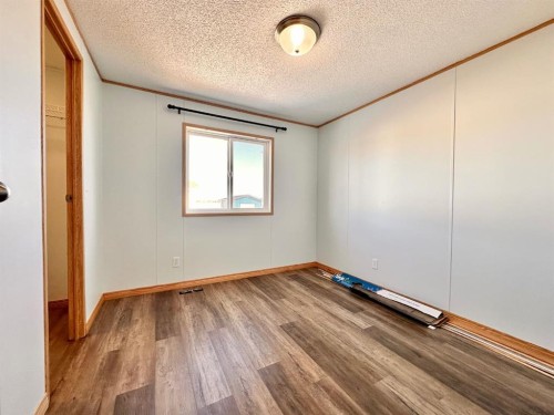 318-349 Railway Avenue, Duchess, AB 