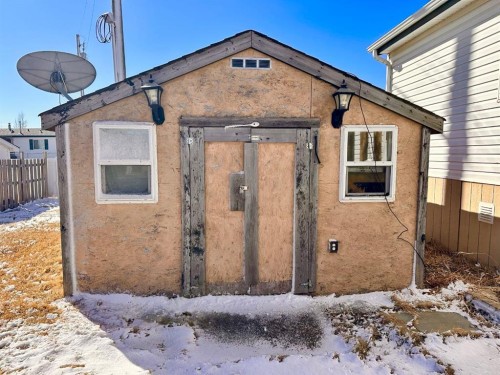 318-349 Railway Avenue, Duchess, AB 