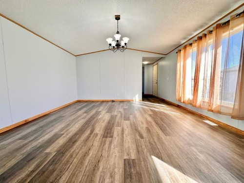 318-349 Railway Avenue, Duchess, AB 