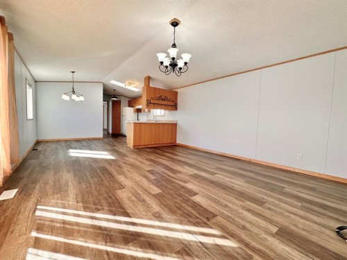 318-349 Railway Avenue, Duchess, AB 