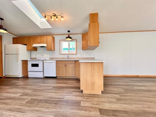 318-349 Railway Avenue, Duchess, AB 