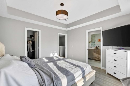 472 West Lakeview Drive, Chestermere, AB - Indoor Photo Showing Bedroom