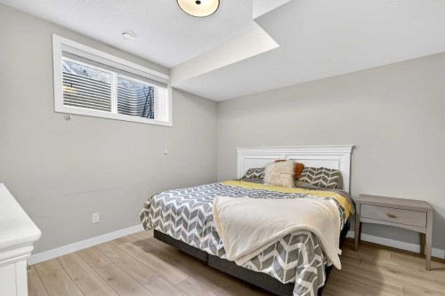 472 West Lakeview Drive, Chestermere, AB - Indoor Photo Showing Bedroom