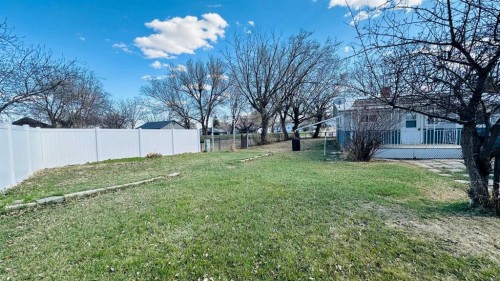 1133 300 Newcastle Place, Drumheller, AB - Outdoor