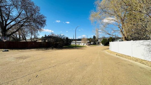 1133 300 Newcastle Place, Drumheller, AB - Outdoor