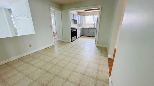 1133 300 Newcastle Place, Drumheller, AB - Indoor