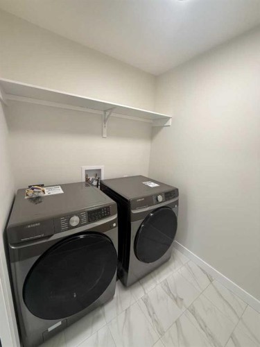 22 Garden Way, Drumheller, AB - Indoor Photo Showing Laundry Room