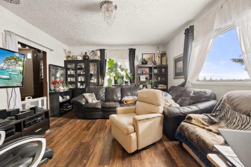 Range Road 62, Rural Mountain View County, AB - Indoor Photo Showing Living Room