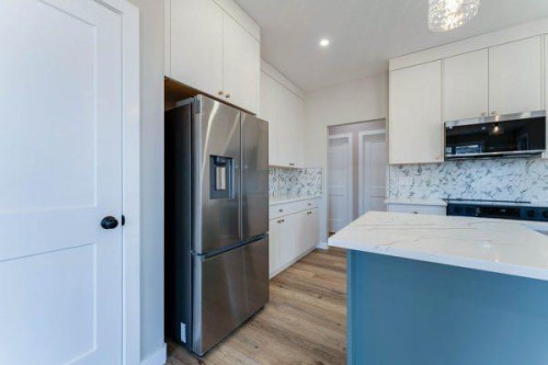 168 10 Avenue Se, Drumheller, AB - Indoor Photo Showing Kitchen