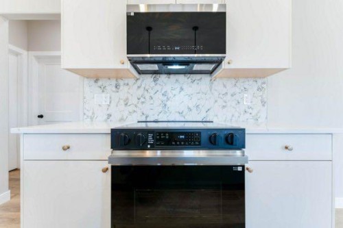 168 10 Avenue Se, Drumheller, AB - Indoor Photo Showing Kitchen