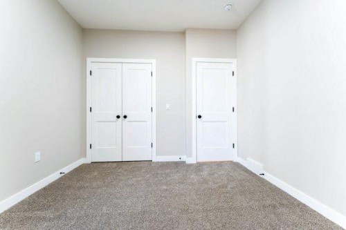 168 10 Avenue Se, Drumheller, AB - Indoor Photo Showing Other Room