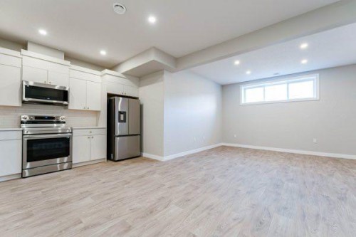 168 10 Avenue Se, Drumheller, AB - Indoor Photo Showing Kitchen