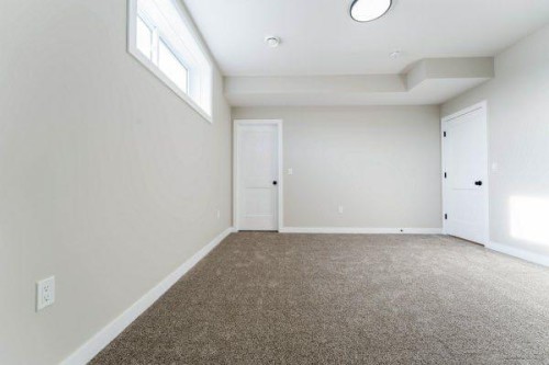 168 10 Avenue Se, Drumheller, AB - Indoor Photo Showing Other Room