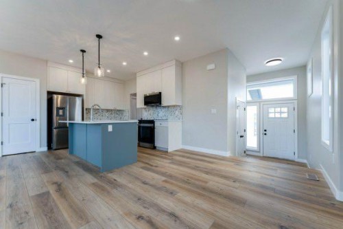 168 10 Avenue Se, Drumheller, AB - Indoor Photo Showing Kitchen With Upgraded Kitchen