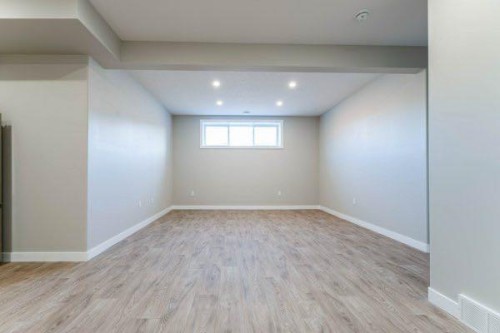 168 10 Avenue Se, Drumheller, AB - Indoor Photo Showing Other Room