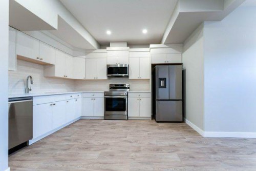 168 10 Avenue Se, Drumheller, AB - Indoor Photo Showing Kitchen