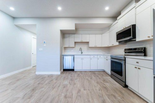 168 10 Avenue Se, Drumheller, AB - Indoor Photo Showing Kitchen