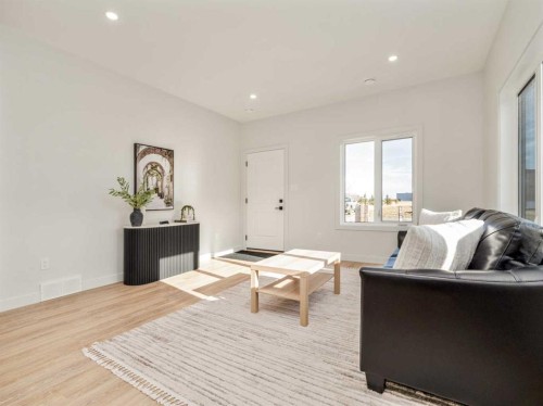 7038 48 Street, Taber, AB - Indoor