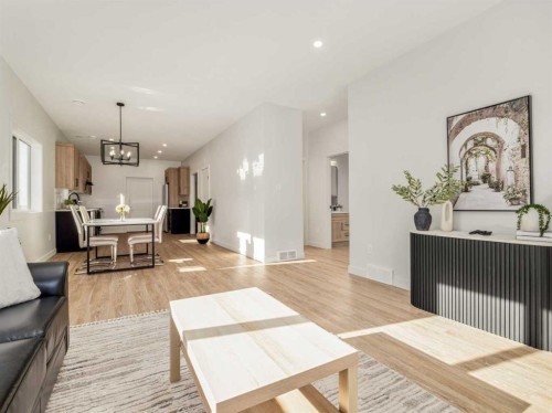 7038 48 Street, Taber, AB - Indoor Photo Showing Living Room