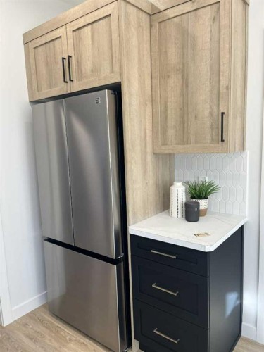 7038 48 Street, Taber, AB - Indoor Photo Showing Kitchen