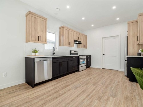 7038 48 Street, Taber, AB - Indoor Photo Showing Kitchen