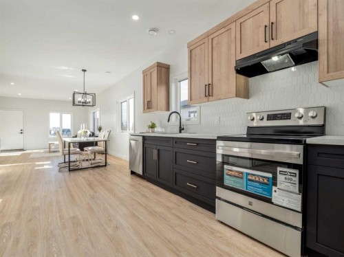 7038 48 Street, Taber, AB - Indoor Photo Showing Kitchen With Upgraded Kitchen