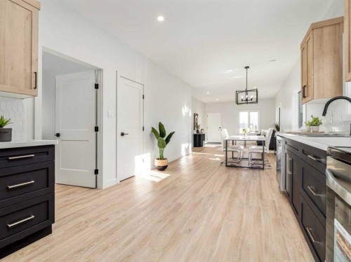 7038 48 Street, Taber, AB - Indoor Photo Showing Kitchen With Upgraded Kitchen