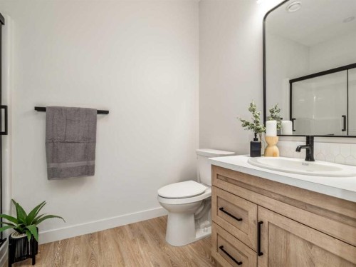 7038 48 Street, Taber, AB - Indoor Photo Showing Bathroom