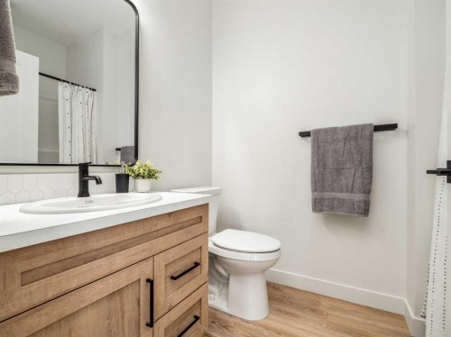 7038 48 Street, Taber, AB - Indoor Photo Showing Bathroom