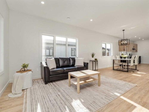 7038 48 Street, Taber, AB - Indoor Photo Showing Living Room