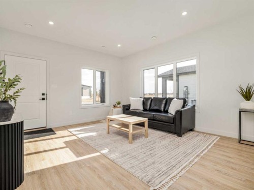 7038 48 Street, Taber, AB - Indoor Photo Showing Living Room