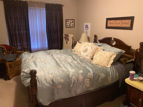 19 Prestwick Green Se, Calgary, AB - Indoor Photo Showing Bedroom