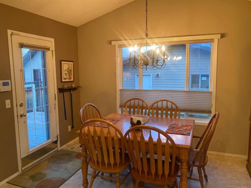 19 Prestwick Green Se, Calgary, AB - Indoor Photo Showing Dining Room