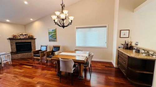 17 Garden Way, Drumheller, AB - Indoor Photo Showing Dining Room