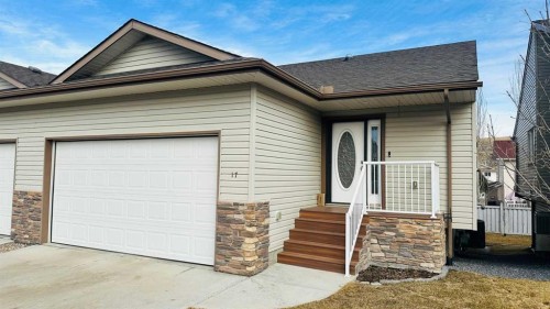 17 Garden Way, Drumheller, AB - Outdoor