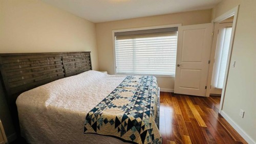 17 Garden Way, Drumheller, AB - Indoor Photo Showing Bedroom
