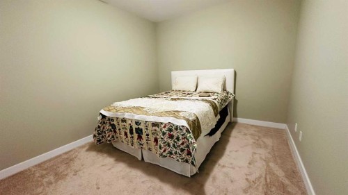 17 Garden Way, Drumheller, AB - Indoor Photo Showing Bedroom